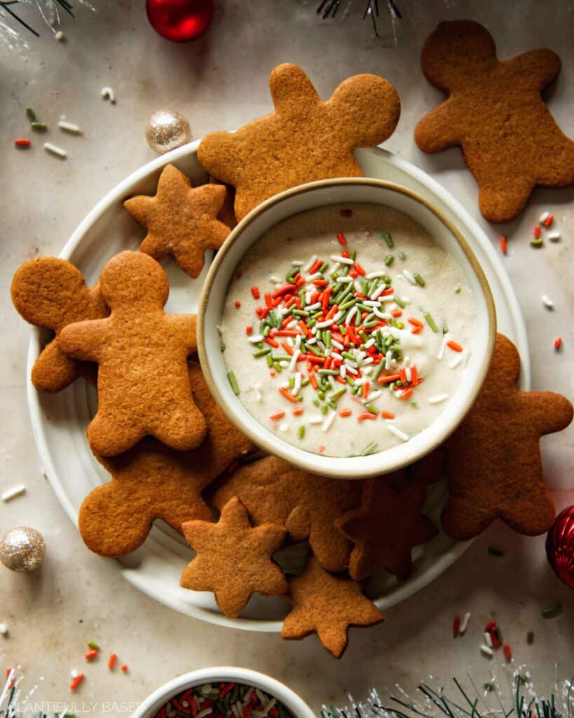 sugar cookie dip with gingerbread cookies around