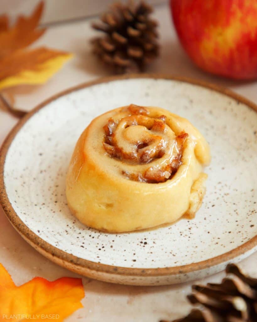 Apple Pie Cinnamon Rolls (Vegan)