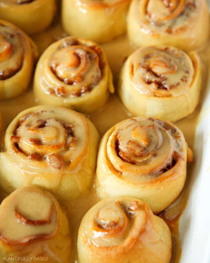 Apple Pie Cinnamon Rolls (Vegan)